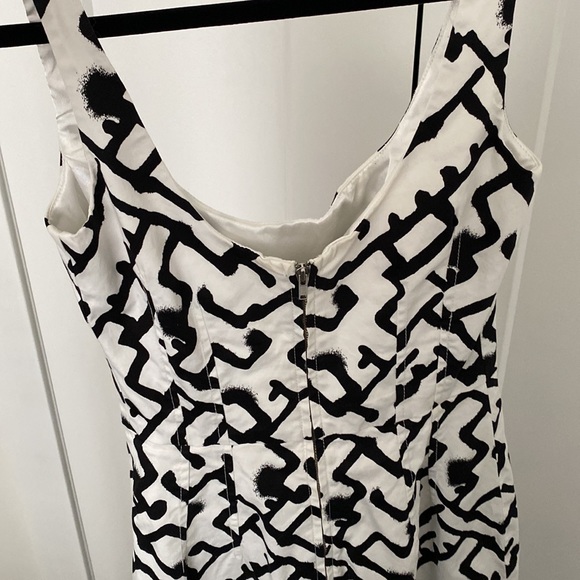 French Connection. Midi dress. Great condition. Worn once. Size 2 - Picture 3 of 4